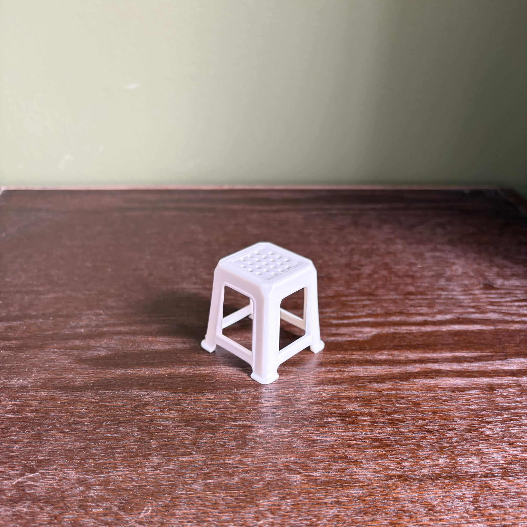 A mininature stool. Got this when I bought milk tea and they gave me as a free gift. Who doesn't like free stuff?